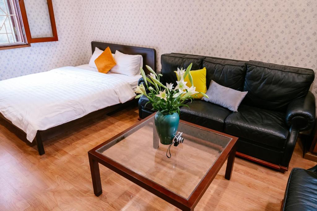 Postel nebo postele na pokoji v ubytování Hola House Hanoi