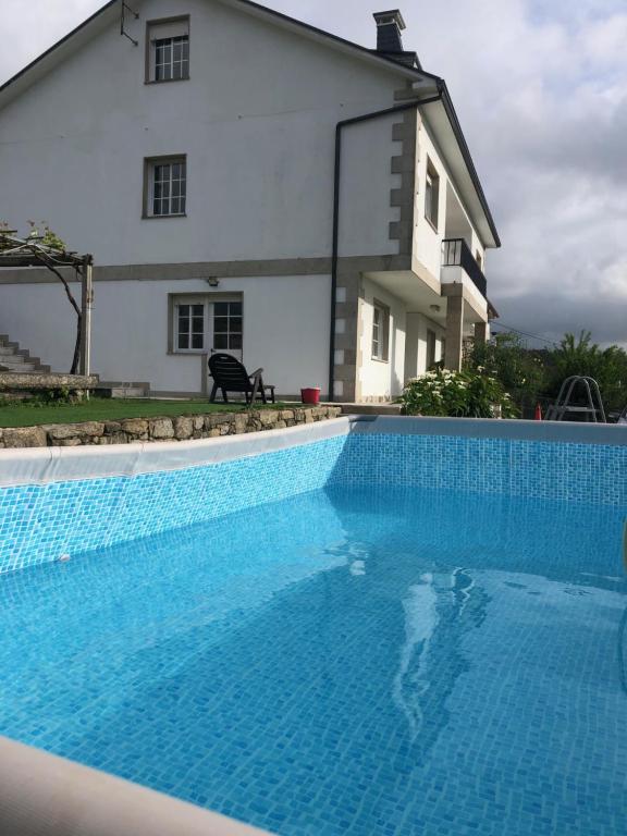 Bazén v ubytovaní ATALAYA RIAS BAIXAS alebo v jeho blízkosti