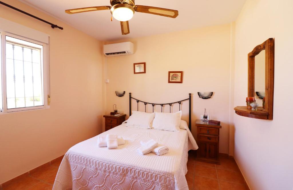 Posteľ alebo postele v izbe v ubytovaní Villa Conchi by Spainsunrentals 1091