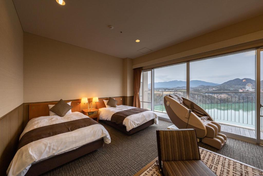 Rúm í herbergi á Enakyo Onsen Hotel Yuzuriha
