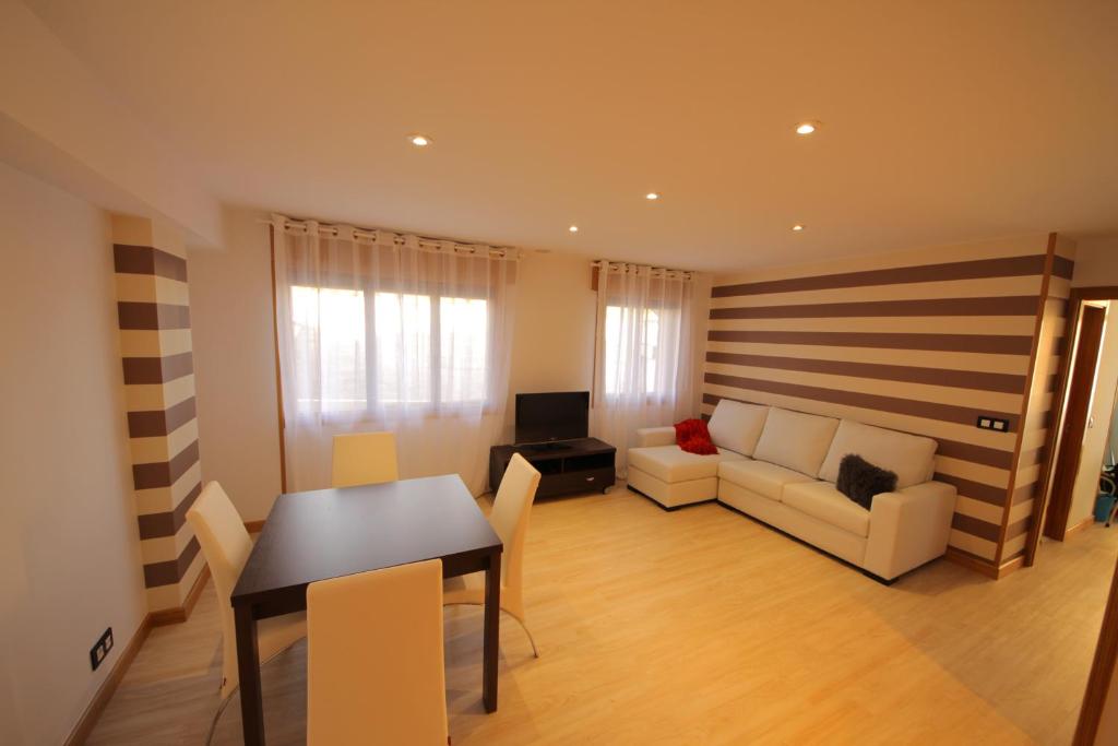 A seating area at Apartamentos Montalvo Leiro