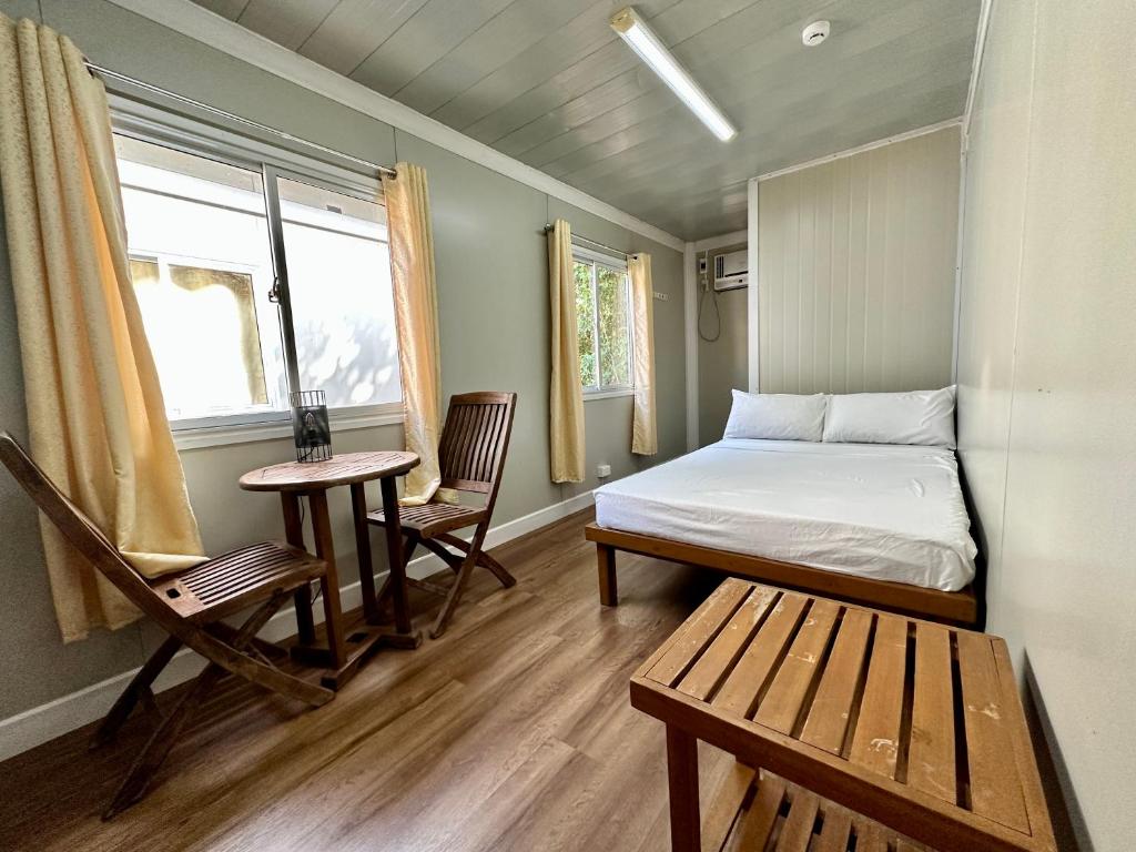 Postel nebo postele na pokoji v ubytování Harbour Bliss Hotel