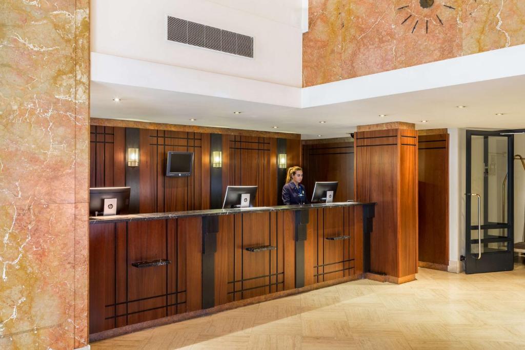Kuchyň nebo kuchyňský kout v ubytování NH Atlanta Rotterdam Hotel