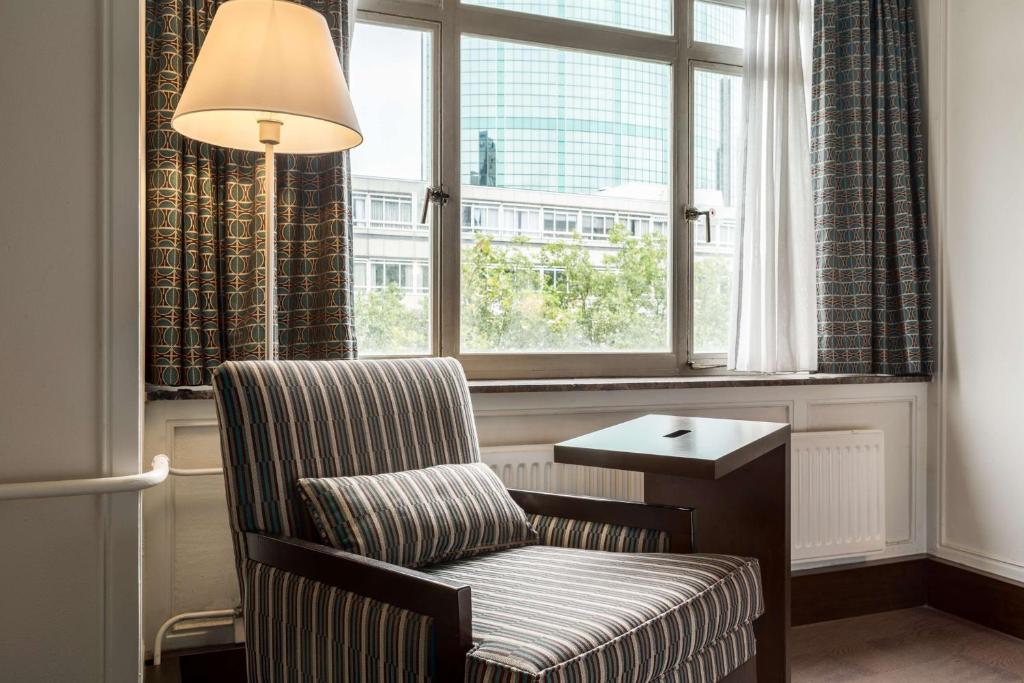 Posezení v ubytování NH Atlanta Rotterdam Hotel