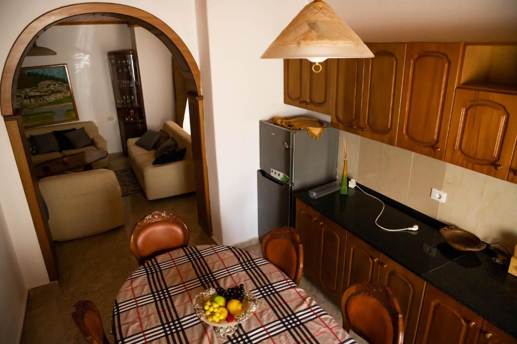 Eni Guesthouse parking on site - Imazhi 4