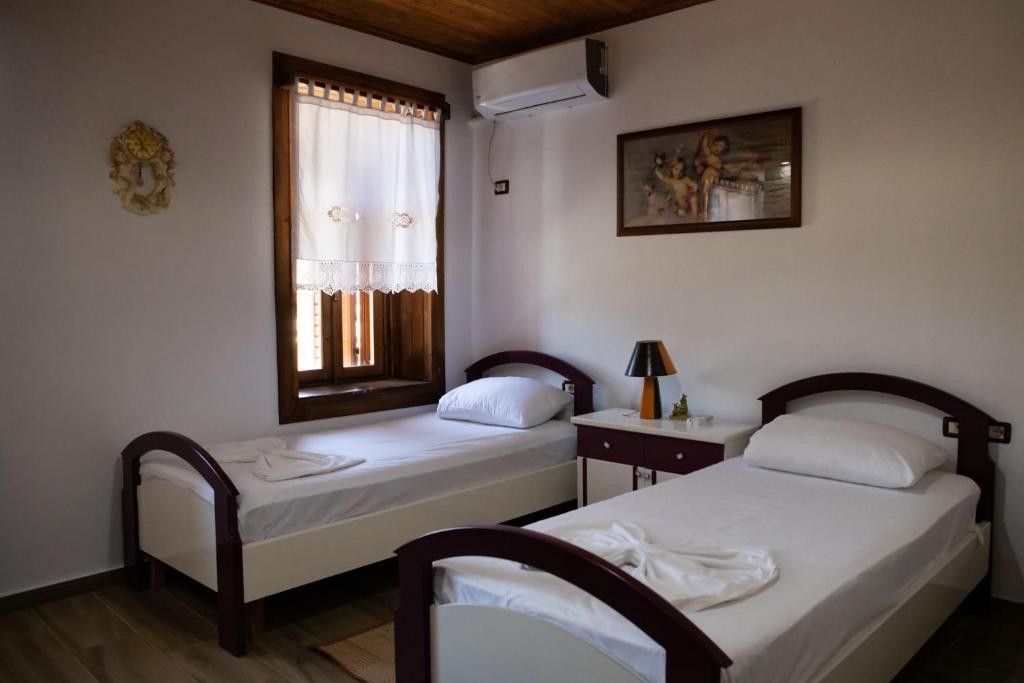 Eni Guesthouse parking on site - Imazhi 12
