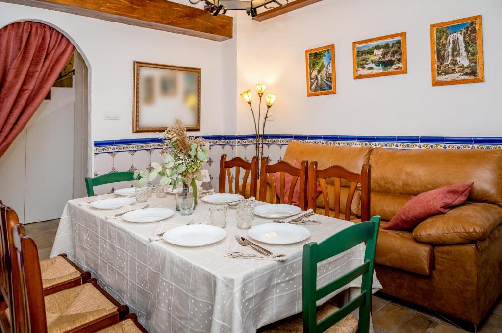 A seating area at Casa rural la balsa