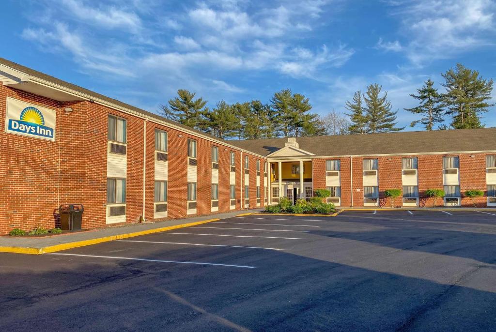 an empty parking lot in front of a building at Days Inn by Wyndham Brunswick Bath Area in Brunswick