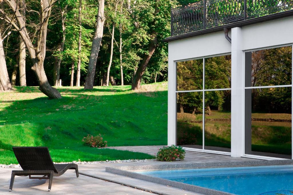 Bazén v ubytovaní Pałac Żelechów Spa & Wellness alebo v jeho blízkosti