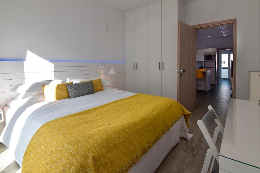 White Rock Milos Suites - 8