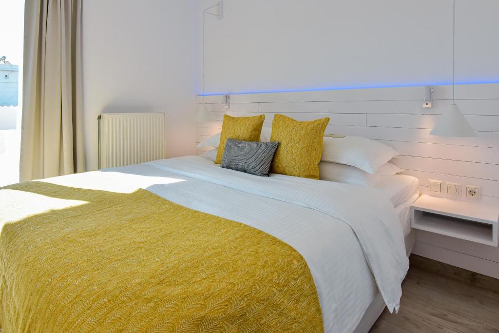 White Rock Milos Suites - 10