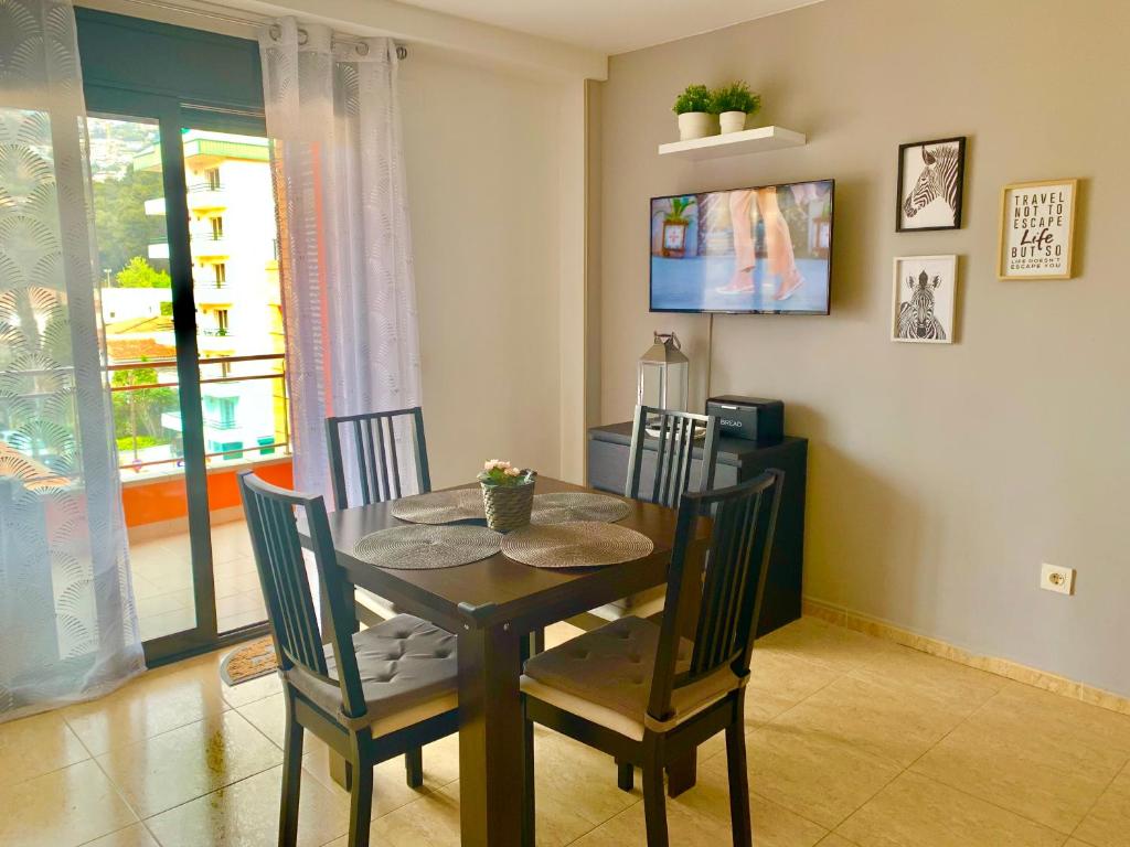 Televízia a/alebo spoločenská miestnosť v ubytovaní Kelly´s Beach home