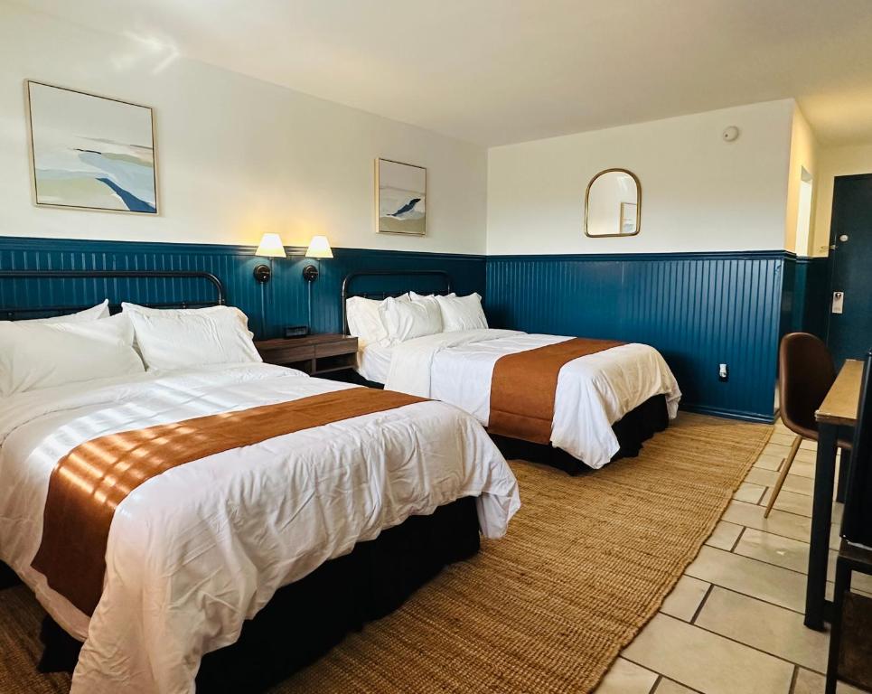 Postel nebo postele na pokoji v ubytování Budget Host East End Hotel in Riverhead