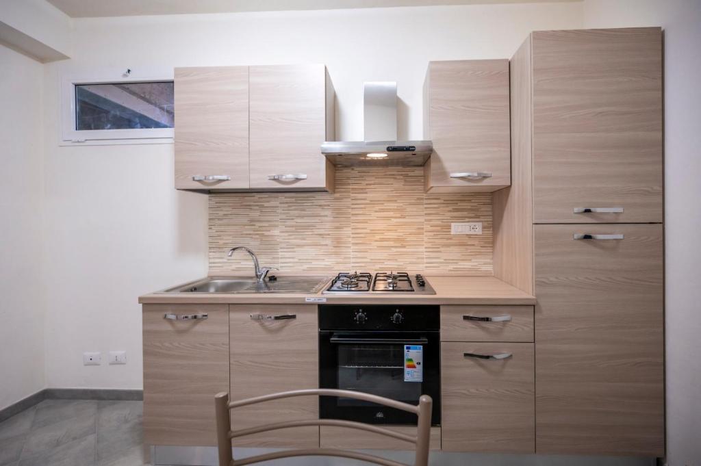 A kitchen or kitchenette at La Casa del Gelsomino tra Noto e Mare
