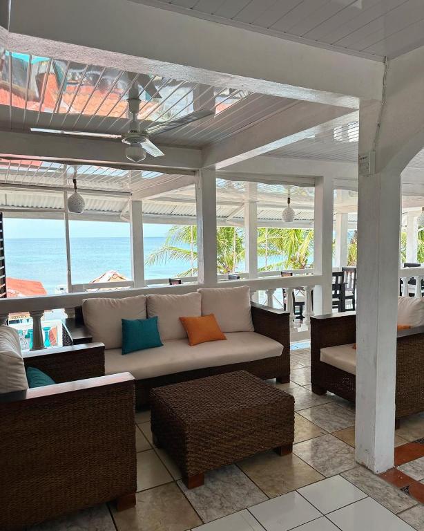 Los Delfines Hotel & Dive Center photo