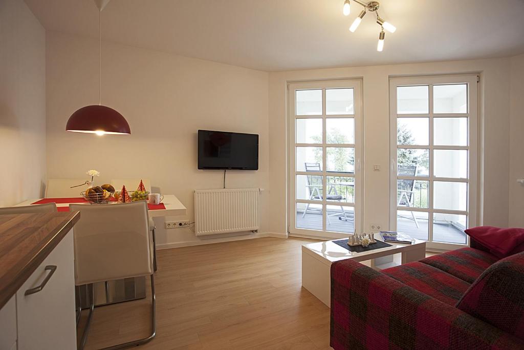 TV a/nebo společenská místnost v ubytování Residenz am Balmer See - BS 50 mit Wellnessbereich