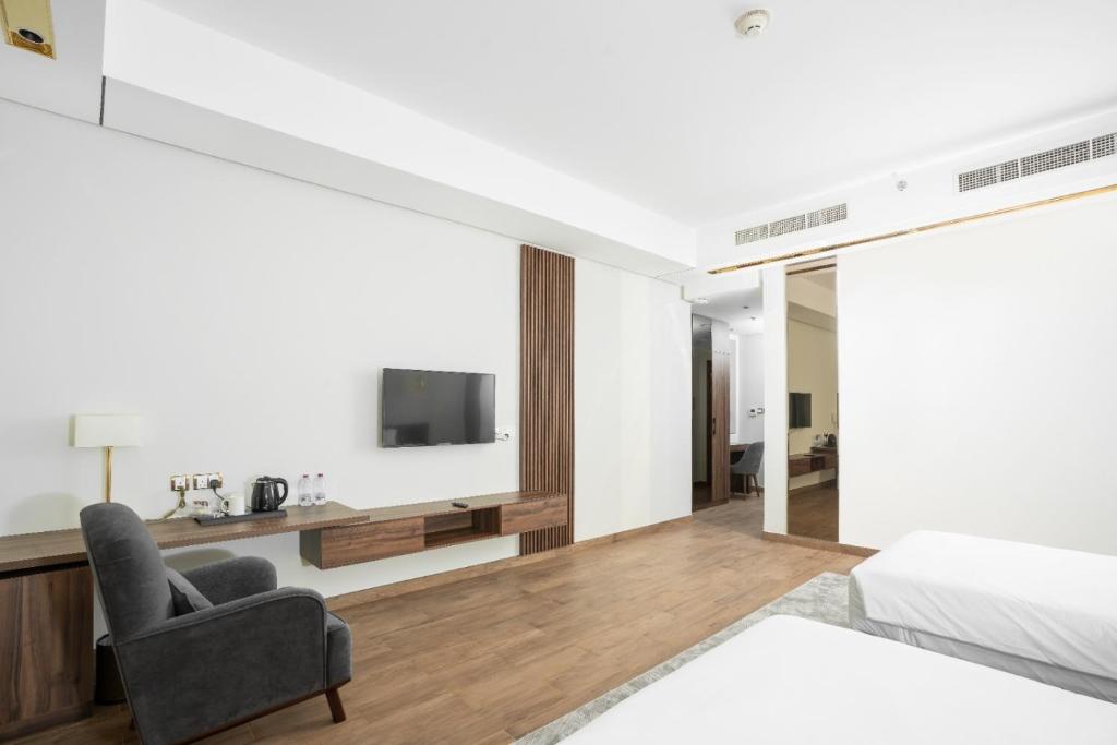 TV a/nebo společenská místnost v ubytování AKASIYA HOTEL