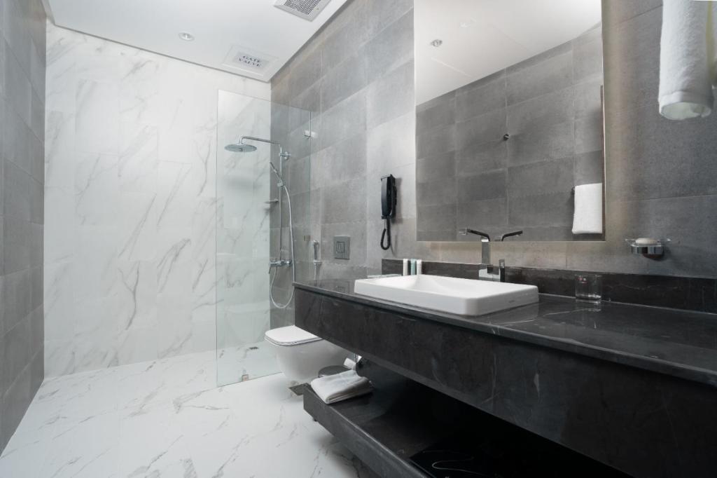 Koupelna v ubytování AKASIYA HOTEL