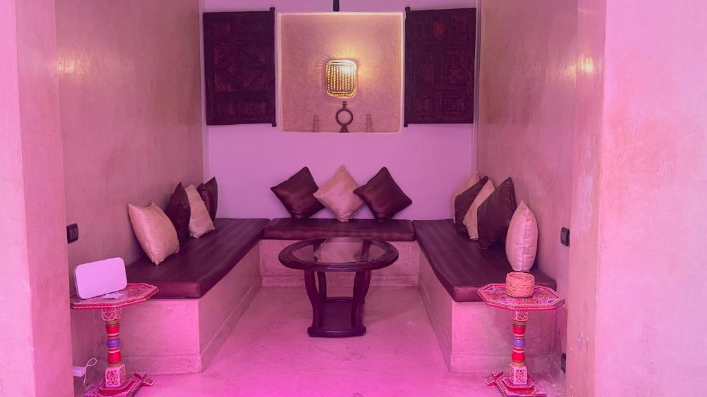 Posezení v ubytování Riad Pourpre Medina
