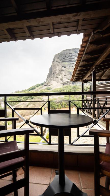 Dellas Boutique Hotel - 10