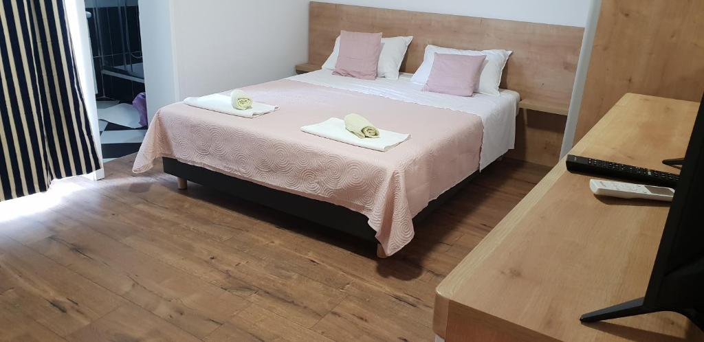 Postel nebo postele na pokoji v ubytování Kuća Pećine