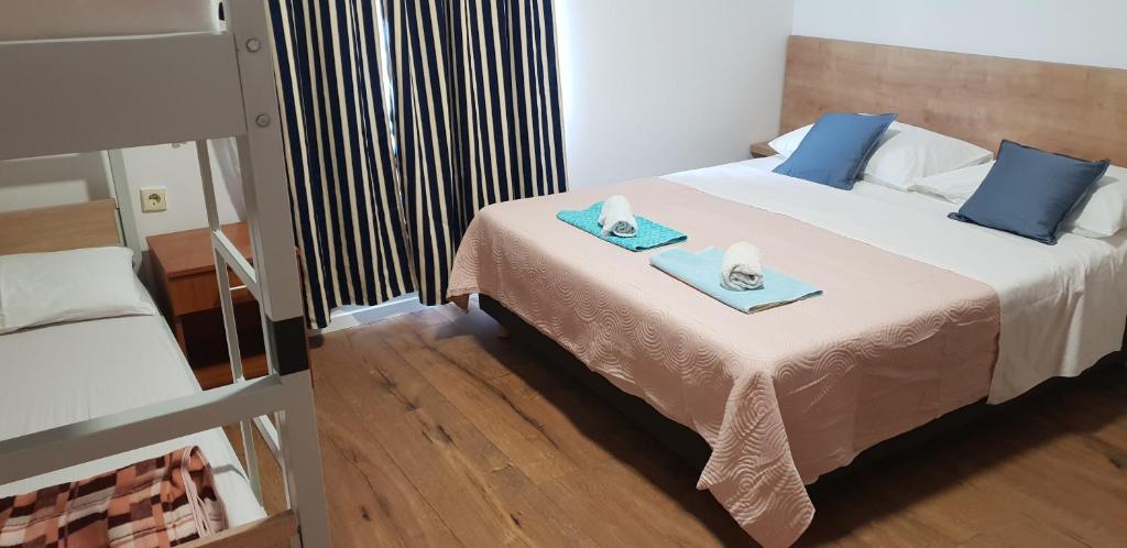 Postel nebo postele na pokoji v ubytování Kuća Pećine