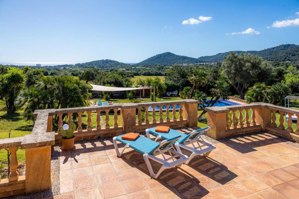 Nespecifikovaný výhled na hory nebo výhled na hory při pohledu z vily