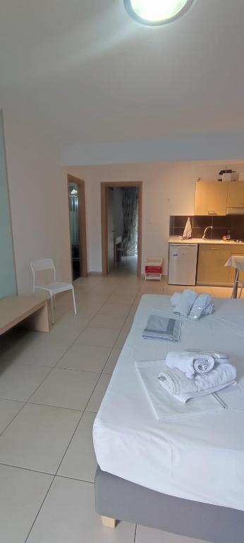 Postel nebo postele na pokoji v ubytování ILIDA apartments