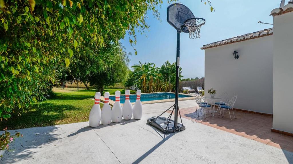 Bazén v ubytovaní Villa ManuelG Nerja by Ruralidays alebo v jeho blízkosti