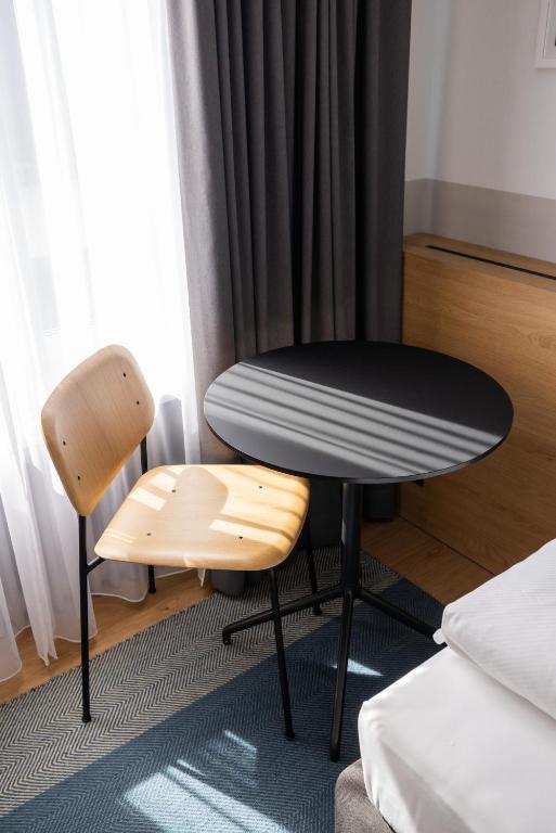 Postel nebo postele na pokoji v ubytování Fred Hotel Zürich Hauptbahnhof