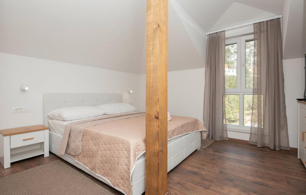 Posteľ alebo postele v izbe v ubytovaní Ala da-apartman sa bazenom