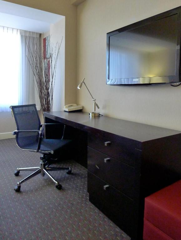 Armon Plaza Montreal Airpt, Trademark Collection by Wyndham - Double Room With Two Double Beds - Non-Smoking