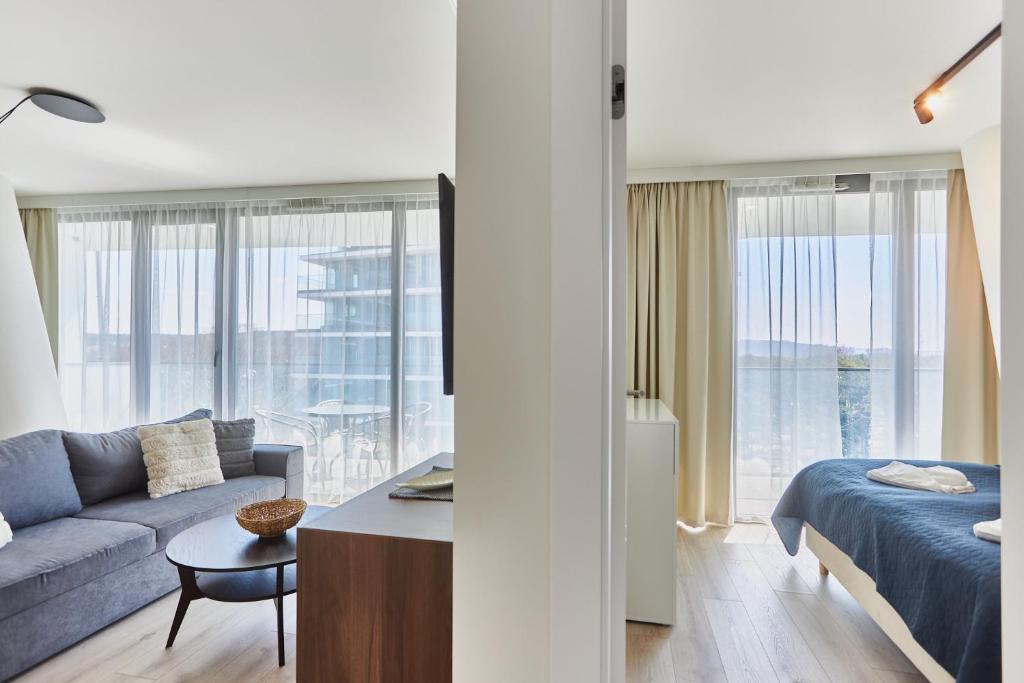 Postel nebo postele na pokoji v ubytování Wave by Baltic Home