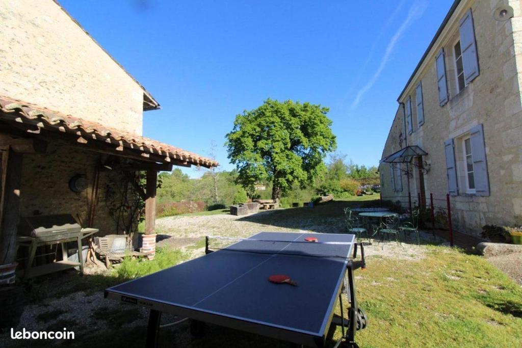Stolný tenis v ubytovaní maison de campagne alebo v jeho okolí