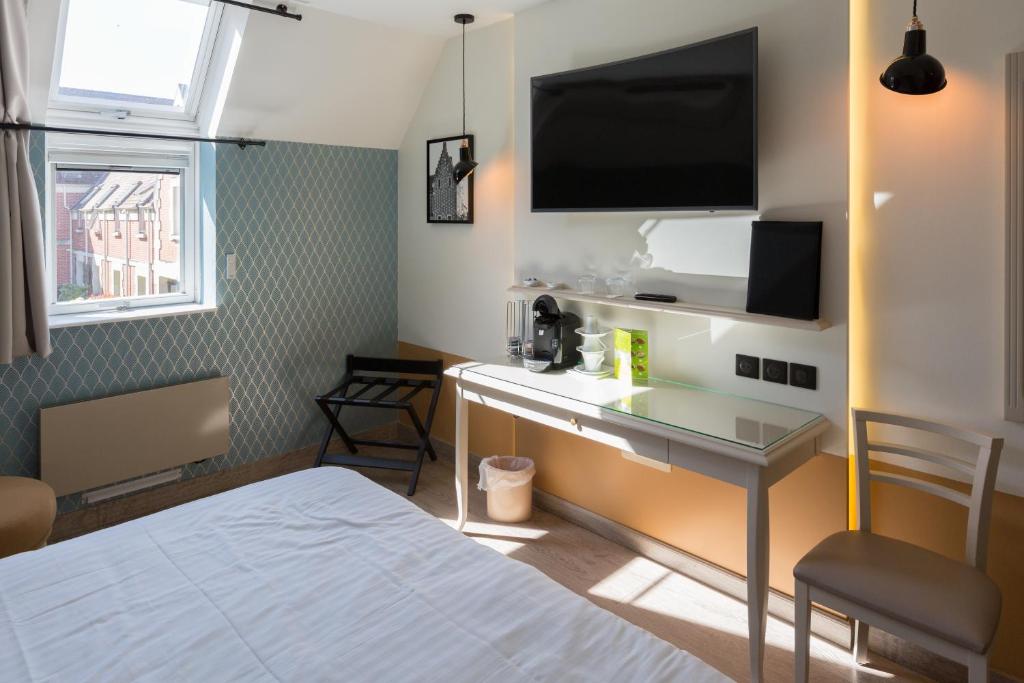 Kuchyň nebo kuchyňský kout v ubytování Cit'Hotel - Hotel Le Cèdre
