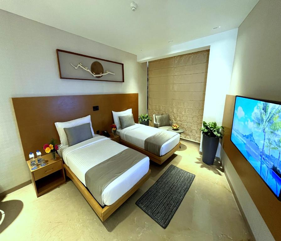 TV a/nebo společenská místnost v ubytování Morvee Hotels Alipore Kolkata