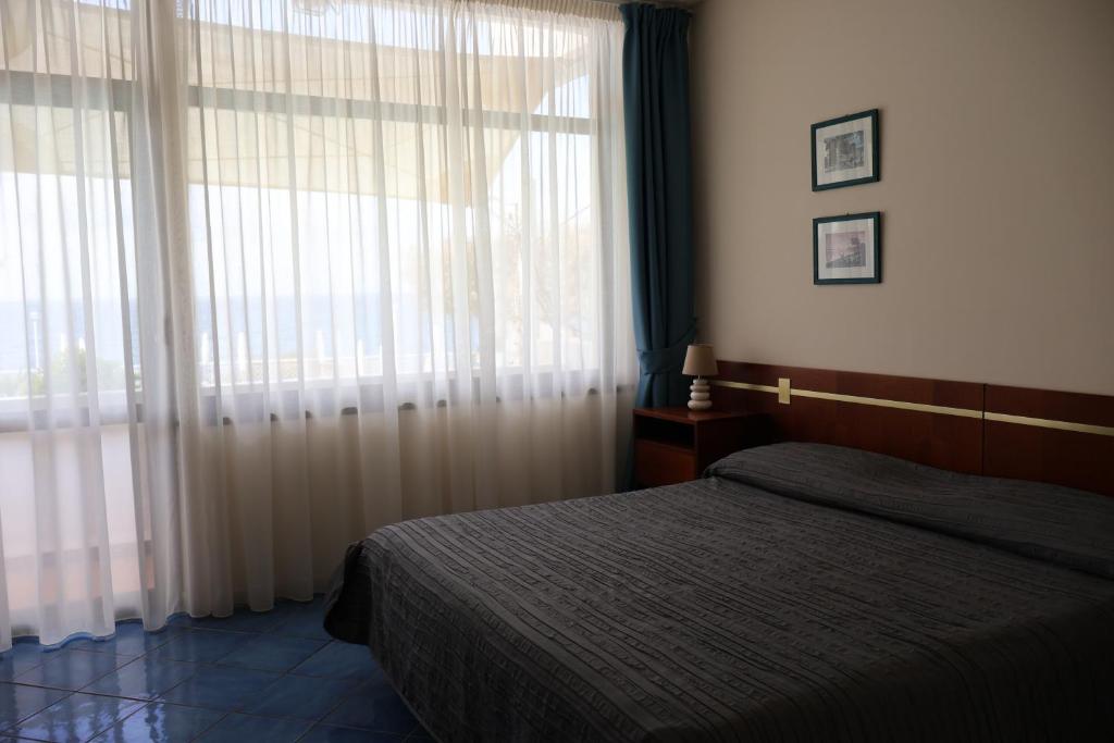 Puntaquattroventi - Standard Double Or Twin Room With Sea View