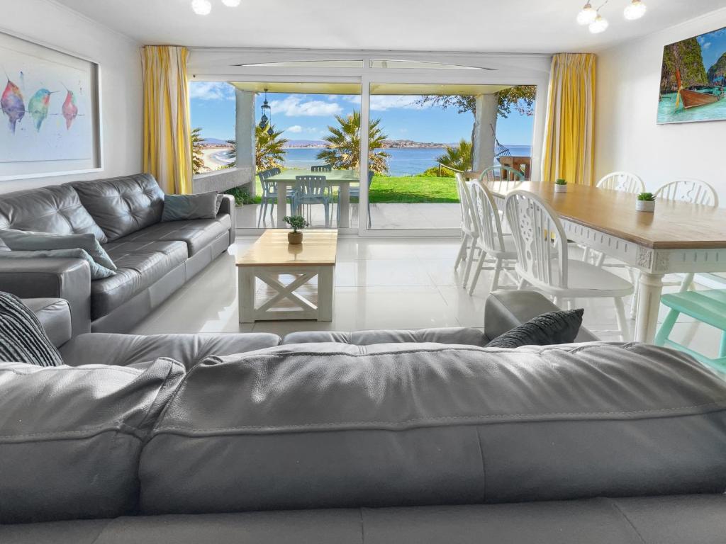 Posezení v ubytování Puerto Velero Primera Línea Primer Piso al lado de la Playa! 8pax