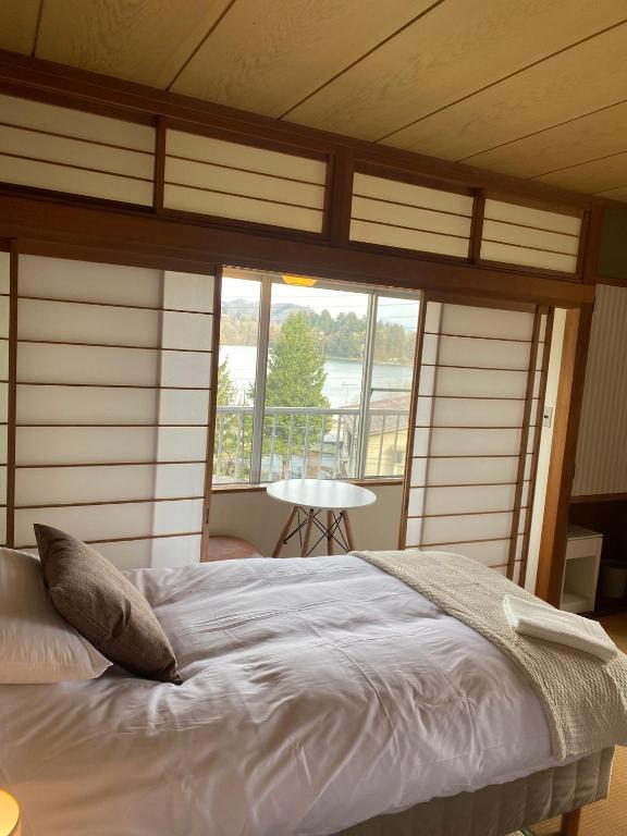 Postel nebo postele na pokoji v ubytování Elan Hotel Lake Nojiri
