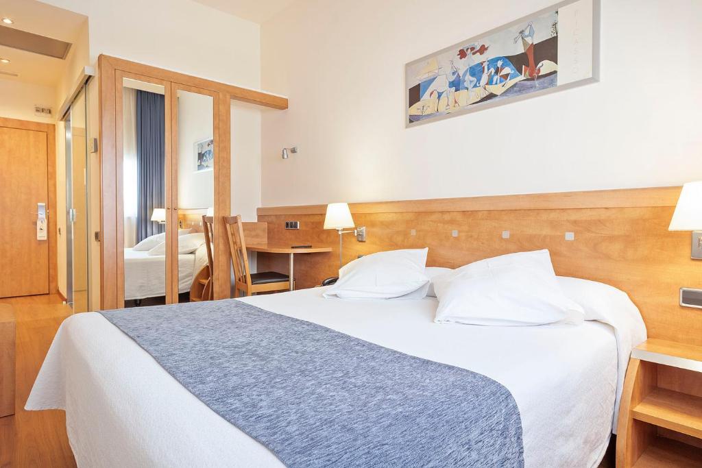 Acta Antibes - Resim 44