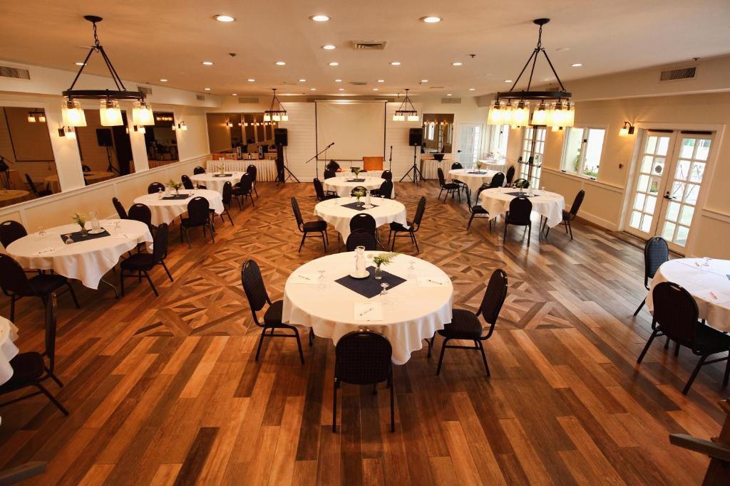 Restaurace v ubytování La Tourelle Hotel & Spa