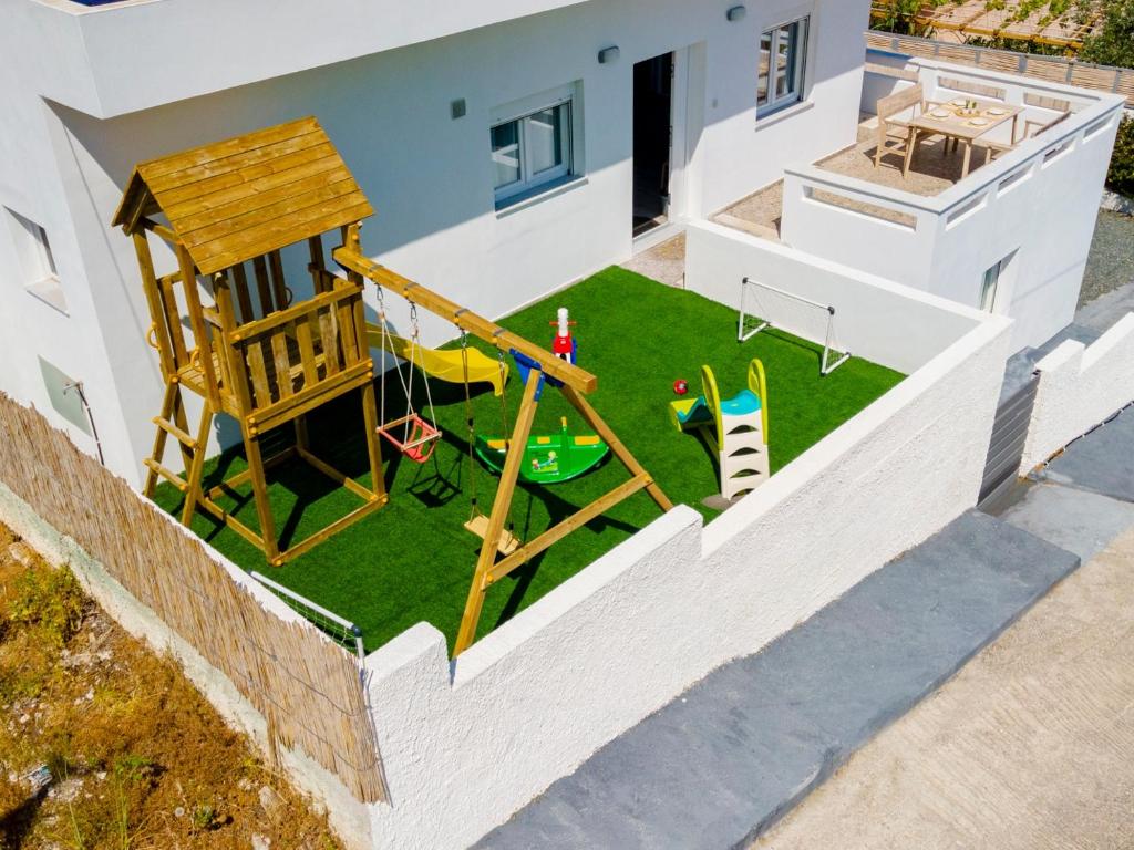 Herní místnost nebo prostor pro děti v ubytování Cactus Guesthouse, Κίνι Συρος