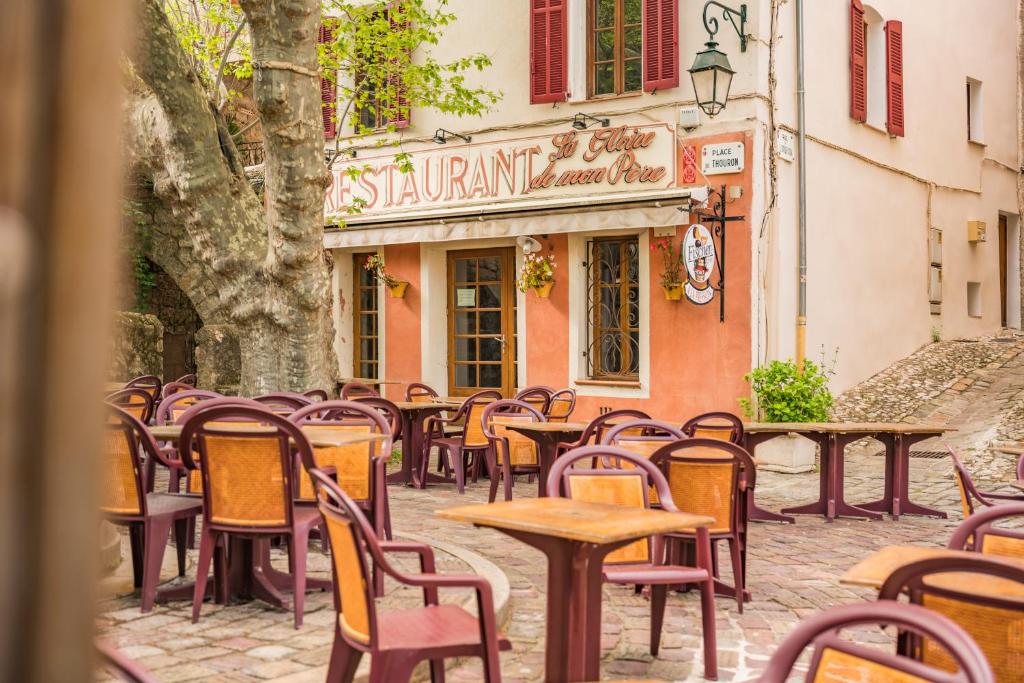 Restauracja lub miejsce do jedzenia w obiekcie La Maison de l'Âne