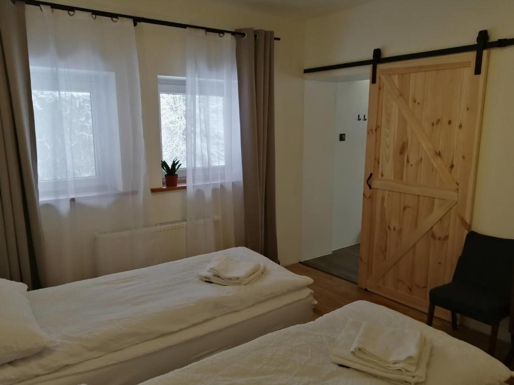 Postel nebo postele na pokoji v ubytování Na Wyraju