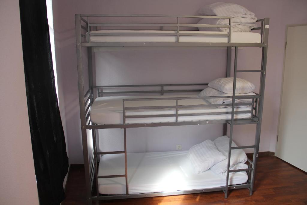 Postel nebo postele na pokoji v ubytování Stay2Night City Center Hostel