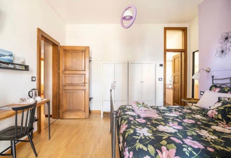 Postel nebo postele na pokoji v ubytování B&B La Dolce Casa Lago di Como