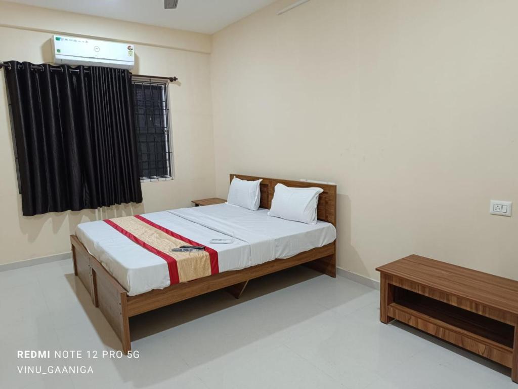 Postel nebo postele na pokoji v ubytování PREMIER INN LODGE