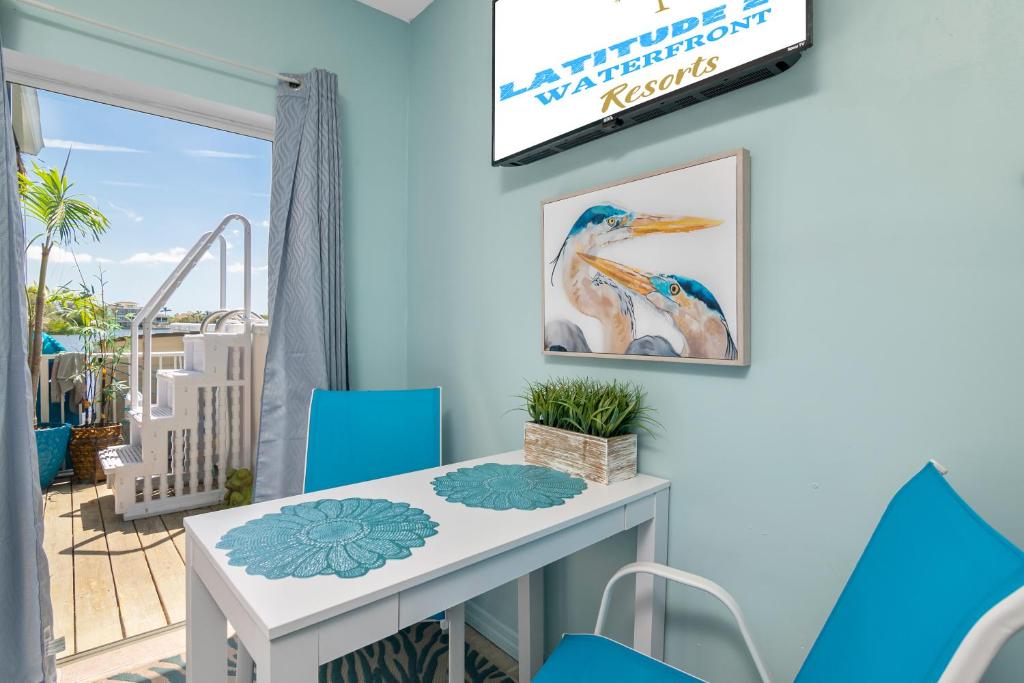 Балкон или терраса в Latitude 26 Waterfront Boutique Resort - Bonita Springs