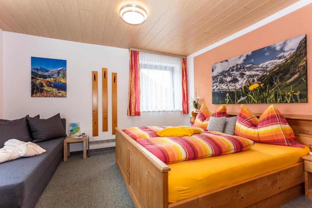 Postel nebo postele na pokoji v ubytování Frühstücks- Pension Sonnblickhof inklusive SommerCard