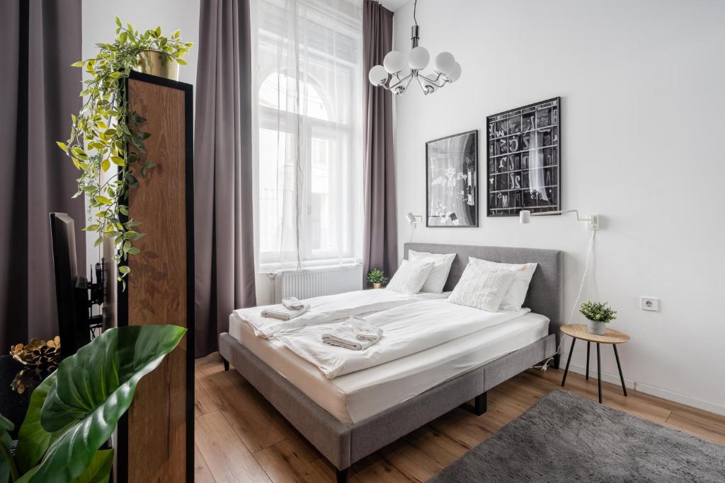 E32- Boutique Apartments, Best Location. By BQA 1067 Budapest, 32 Eötvös utca kép - 1